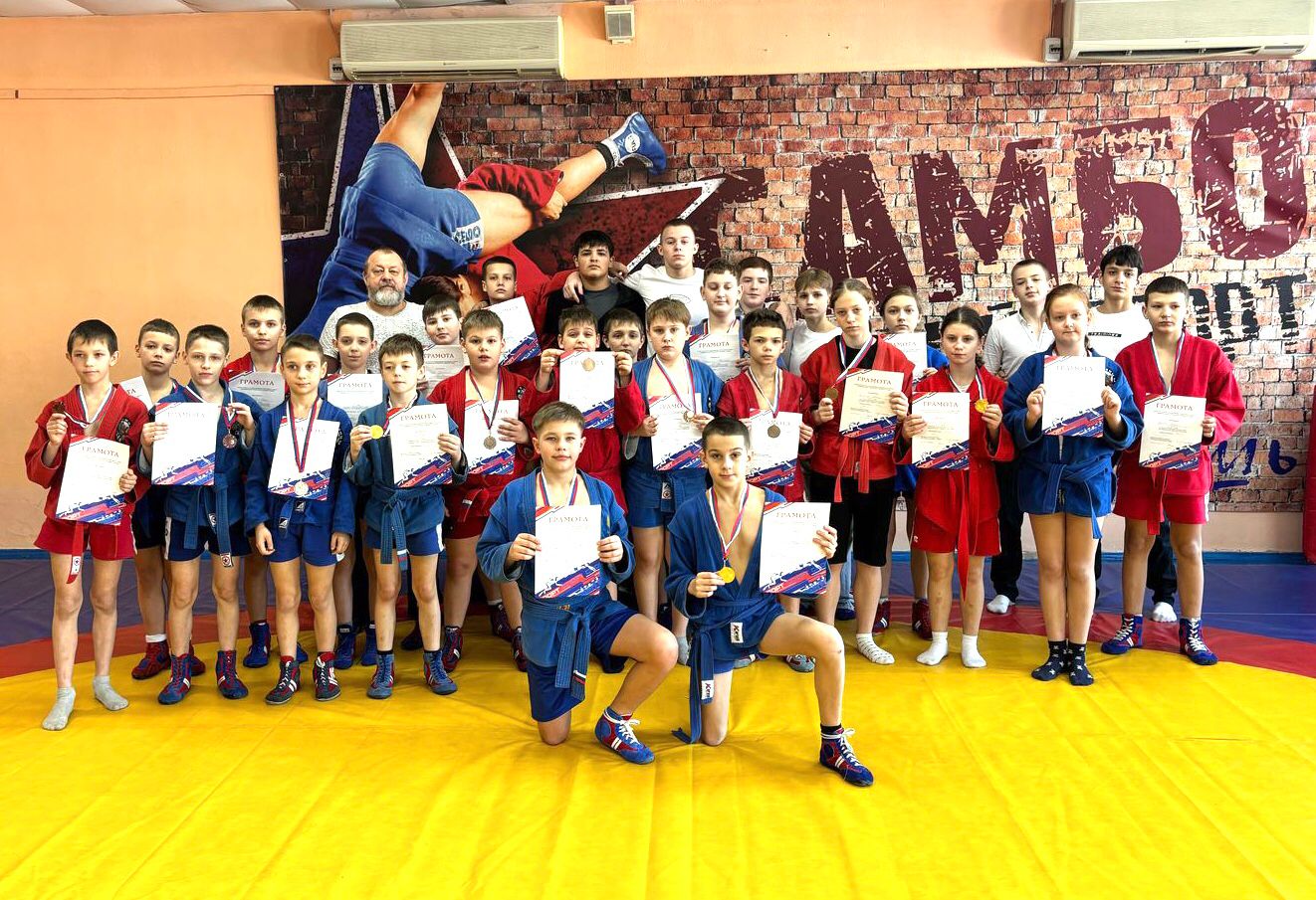 20 февраля 2025 года в спортивном зале СШ «Луч» им. В. Фридзона прошло открытое первенство города по борьбе Самбо среди юношей и девушек 2012-2014 года рождения.