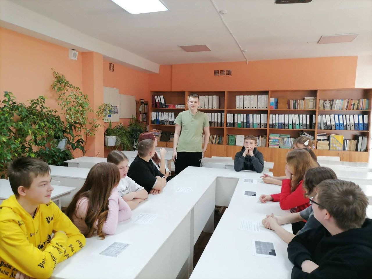 В рамках межведомственной комплексной оперативно – профилактической операции «Чистое поколение — 2026» в  МБОУ – СОШ №7 им. А. С. Семенка прошел час общения «Люблю ли я жизнь, и хочу ли я быть здоровым?» с обучающимися 9-11 классов.